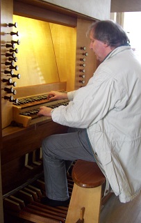 Foto vom Orgelspiel in St. Thomas in Augsburg