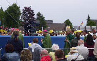 Foto vom Auszug beim Abschlussgottesdienst