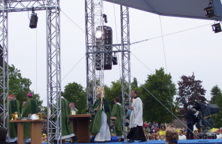 Foto vom Schlusssegen beim Abschlussgottesdienst