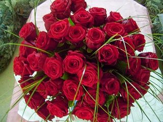 Foto des Straußes mit 40 roten Rosen